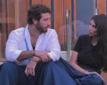 Grande Fratello, scintille tra Rasha e Omer: lei lo provoca, lui resta impassibile (ma il feeling è evidente)