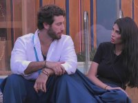 Grande Fratello, scintille tra Rasha e Omer: lei lo provoca, lui resta impassibile (ma il feeling è evidente)