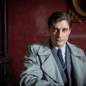 Il Commissario Ricciardi. Una foto del protagonista nei nuovi episodi