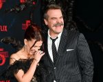 Millie Bobby Brown e David Harbour: abbracci e risate sul red carpet dello Stranger Things Day