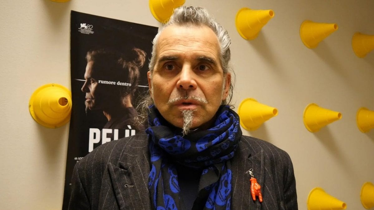 piero pel249 rumore dentro l intervista alla rockstar ribelle chi non si diverte 232 allineato al sistema