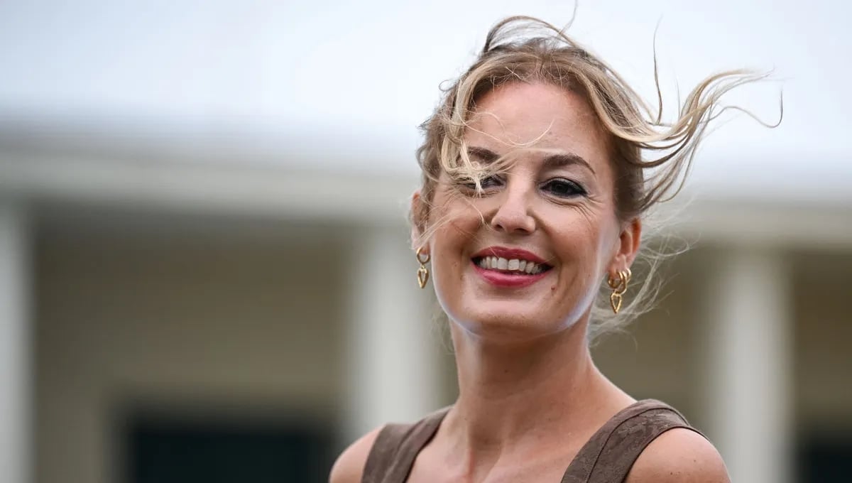 una ragazza brillante quando la bellezza diventa dipendenza