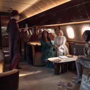 Il jet privato è tra le assurdità di All's Fair