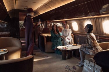 Alls Fair Scena Gruppo Jet Privato Serie Tv Disney Plus