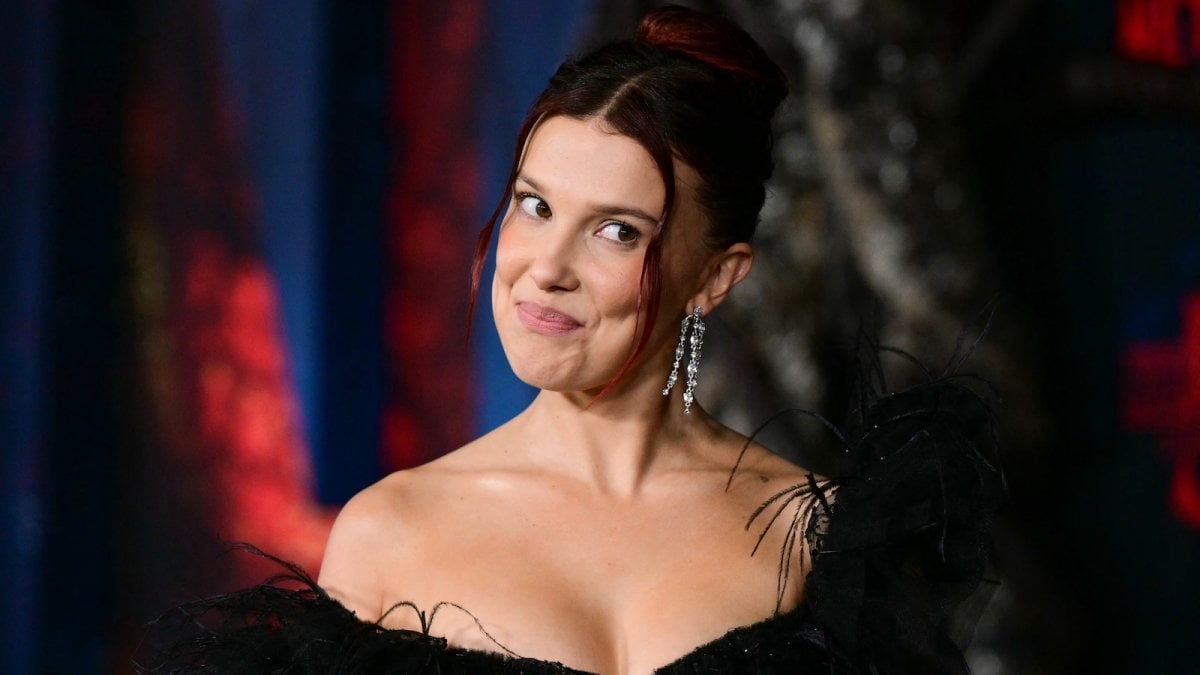 millie bobby brown ha scelto questo collega di stranger things come padrino di suo figlio