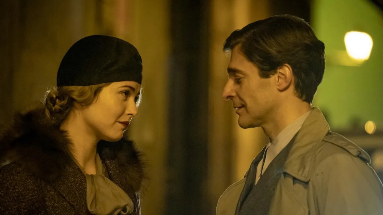 Lino Guanciale e Fiorenza D'Antonio ne Il commissario Ricciardi 3