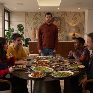 La cena è un momento di piccanti rivelazioni e frecciatine nel serial