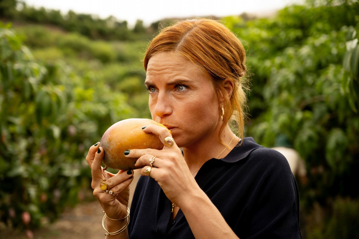 Mango, recensione: dopo Toscana, Avaz punta al romance tra Danimarca e Spagna Mango, recensione: dopo Toscana, Avaz punta al romance tra Danimarca e Spagna