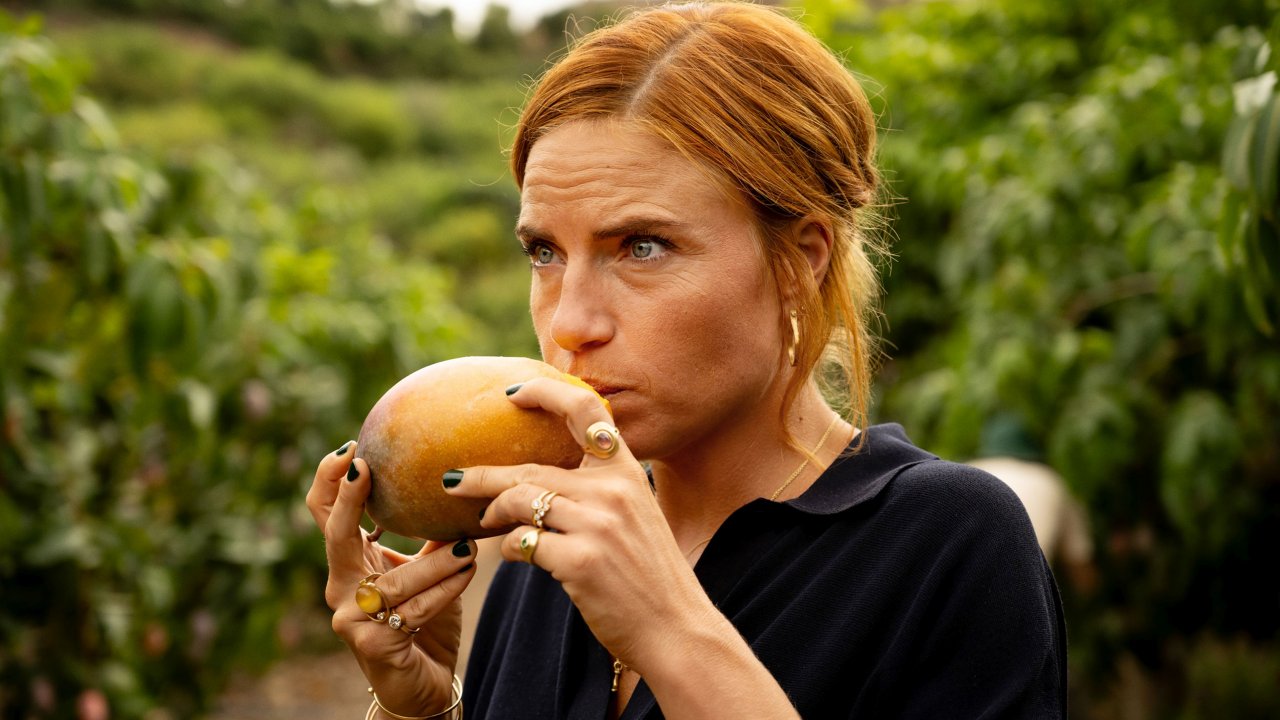 Josephine Park in una scena di Mango