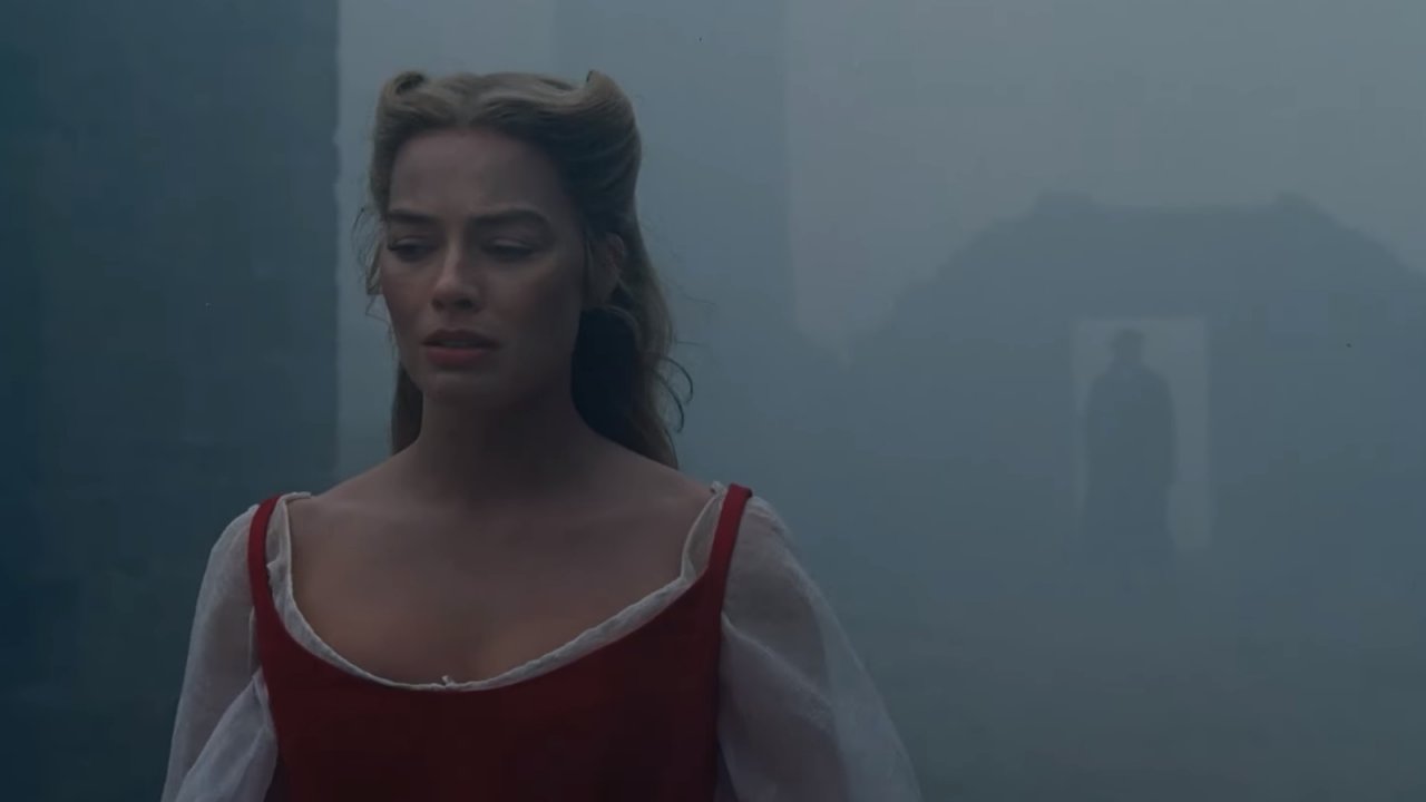 Margot Robbie e Jacob Elordi sono due amanti divisi dal destino nel nuovo trailer di Cime Tempestose