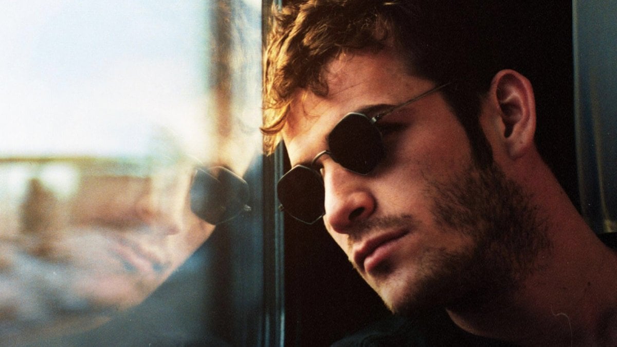 I Am Luke Perry, la recensione: un documentario intimo e ribelle, oltre l’icona teen I Am Luke Perry, la recensione: un documentario intimo e ribelle, oltre l’icona teen