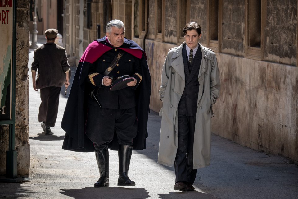 Il Commissario Ricciardi Lino Guanciale Antonio Milo Scena Terza Stagione Serie Tv Rai