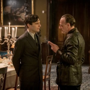 Il Commissario Ricciardi 3. Lino Guanciale e Massimiliano Rossi in scena