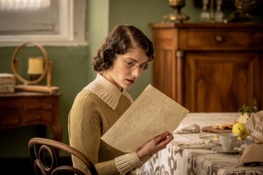 Il Commissario Ricciardi Maria Vera Ratti Scena Terza Stagione Serie Tv Rai