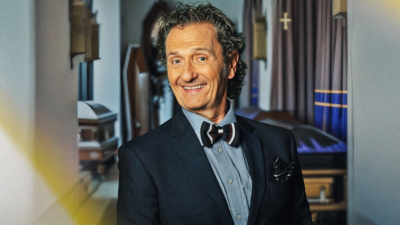 Enzo Salvi con il pappagallo