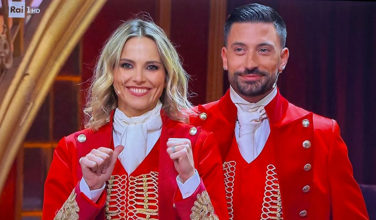 Ballando con le Stelle, Francesca Fialdini si ritira: “La frattura scomposta non lascia scelta”