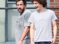 Timothée Chalamet e Adam Sandler si raccontano mentre giocano a basket: 'Sei uno dei migliori attori al mondo'