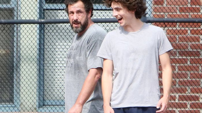 Timothée Chalamet e Adam Sandler si raccontano mentre giocano a basket: 'Sei uno dei migliori attori al mondo'