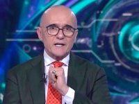 Grande Fratello Vip: Alfonso Signorini punta su cinque superstar ma resta l'incertezza sulla data d'inizio