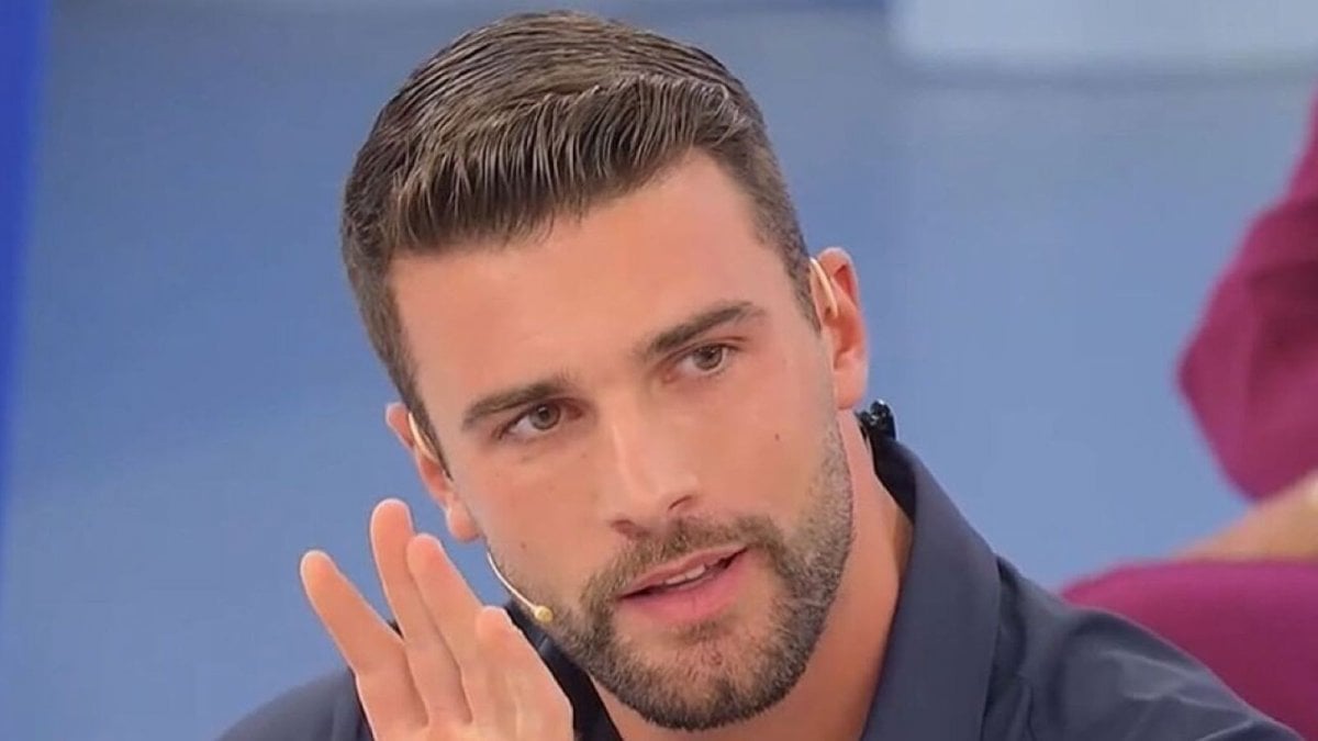 Uomini e Donne anticipazioni: Flavio Ubirti al limite, il tronista valuta l’abbandono Uomini e Donne anticipazioni: Flavio Ubirti al limite, il tronista valuta l’abbandono