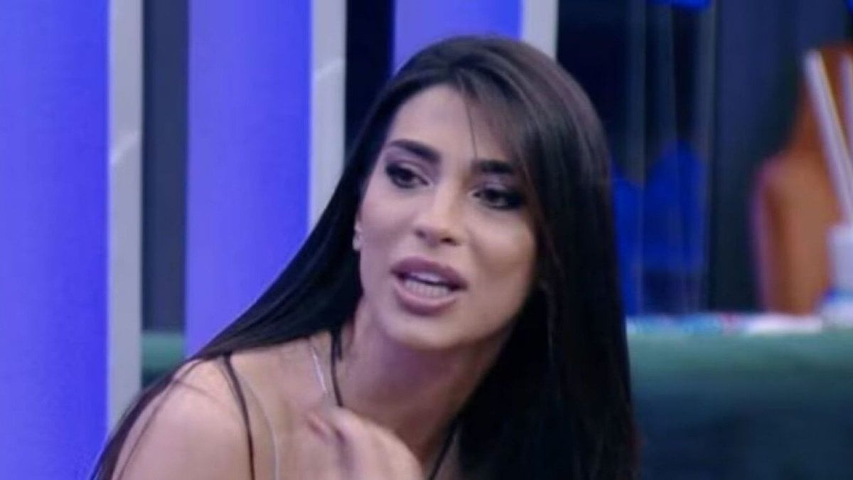 Grande Fratello, Grazia smaschera Carlotta: "voleva fare la scena di Giulia De Lellis"