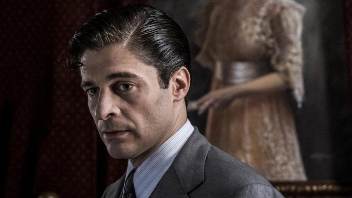 il commissario ricciardi 3 torna stasera su rai 1 le anticipazioni della terza e penultima puntata da Movieplayer.it il commissario ricciardi 3 torna stasera su rai 1 le anticipazioni della terza e penultima puntata