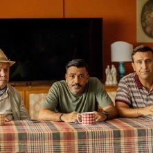 Oi vita mia: Pio, Amedeo e Lino Banfi in una scena