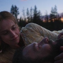 Train Dreams: Felicity Jones e Joel Edgerton