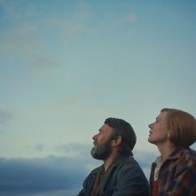 Train Dreams: Joel Edgerton, Kerry Cordon in un frame