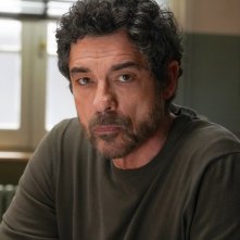 Un primo piano di Alessandro Gassmann nella terza stagione