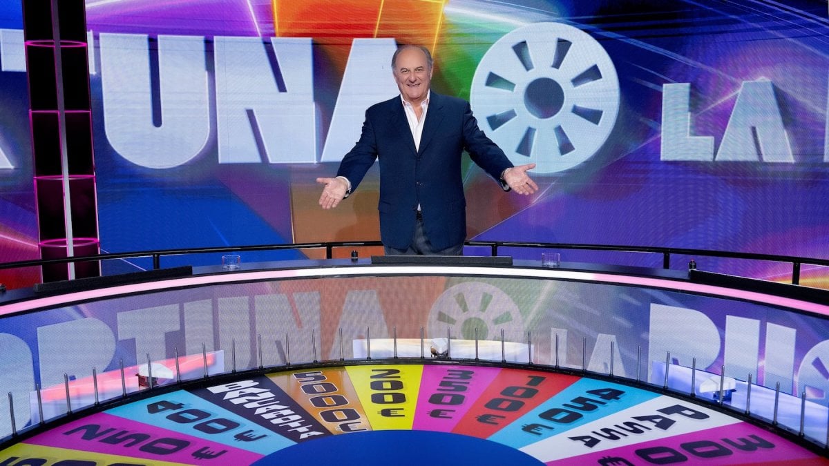 la ruota della fortuna non lascia ma anzi raddoppia con i campioni in 1170 serata c 232 il rischio indigestione