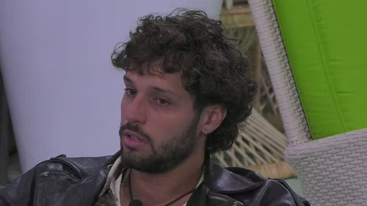 Grande Fratello, scintille tra Mattia e Grazia: lui usa i tappi per non sentirla