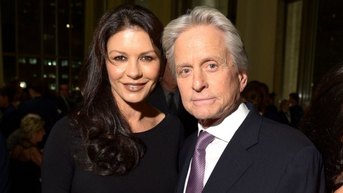 Catherine Zeta-Jones celebra 25 anni di nozze con Michael Douglas: 'Ti amo oggi come allora'