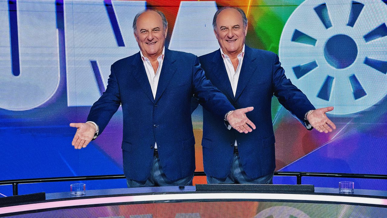 Gerry Scotti conduce La Ruota della Fortuna 2025 su Canale5