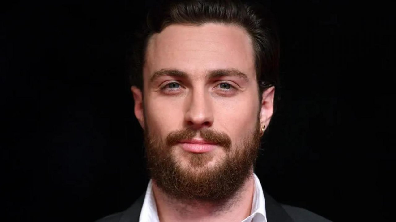 Werwulf: Aaron Taylor-Johnson insanguinato a torso nudo nelle foto leaked dell'horror di Robert Eggers