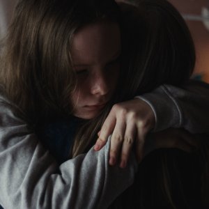 Lo schiaffo: Laeni Geiseler abbraccia la nonna