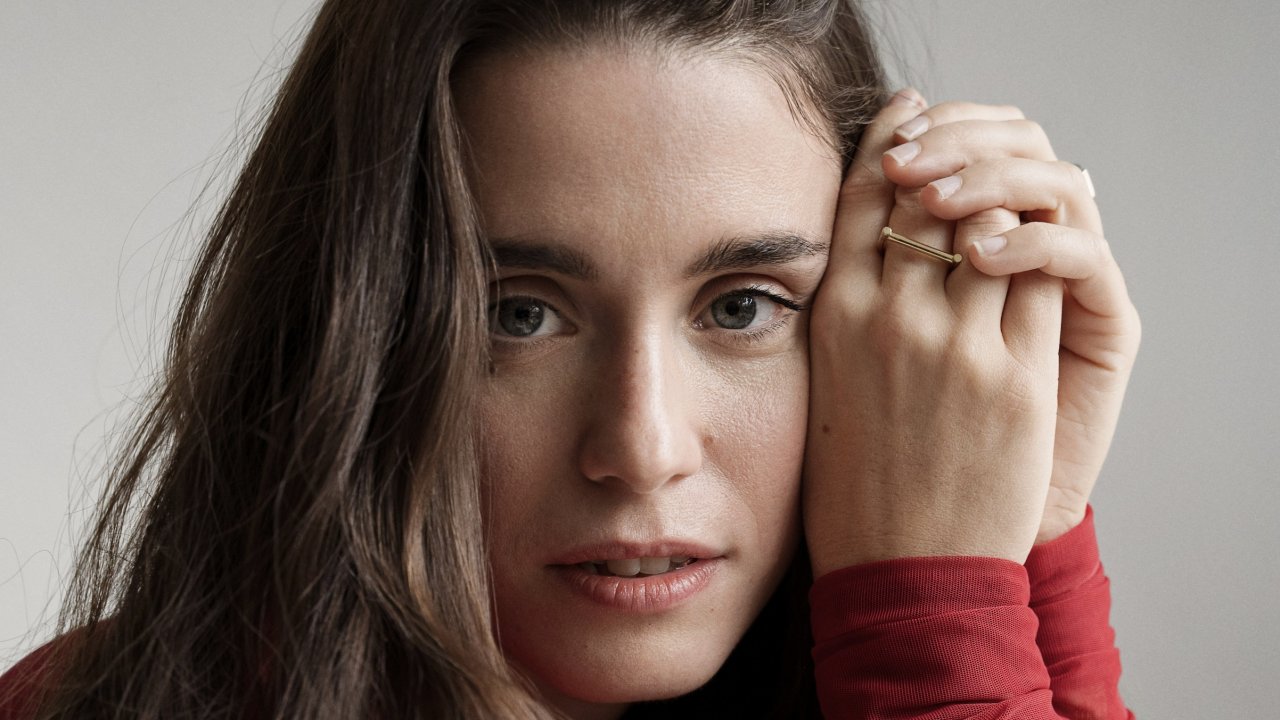 Paola Buratto. Foto di Mario Zanaria. Styling Michela Caprera. Make Up Marvi Leddi