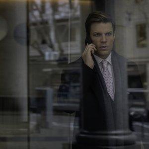 All Her Fault: Jake Lacy in una scena della serie