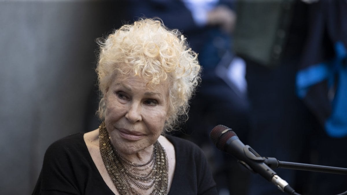 Ornella Vanoni, star della musica italiana, è morta a 91 anni