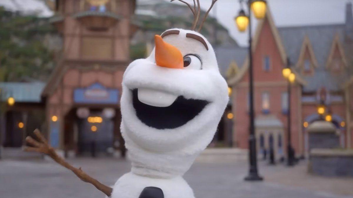 Frozen: Olaf prende vita nei parchi Disney grazie al nuovo spettacolare animatronic