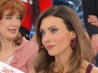 Uomini e Donne, Agnese insultata per il bacio con Roberto: 'Put*ana'. La sua reazione