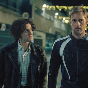 Pillion - Amore senza freni: Alexander Skarsgård, Harry Melling in una foto
