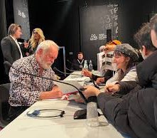Terry Gilliam firma autografi al TorinO Film Festival 2025