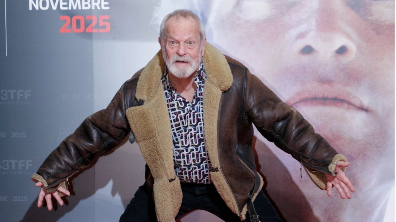 Terry Gilliam scherza coi fotografi del Torino Film Festival 2025