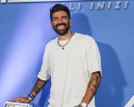 Sanremo Giovani 2025, terza puntata: ex allievo di Amici elimina la vincitrice di X Factor