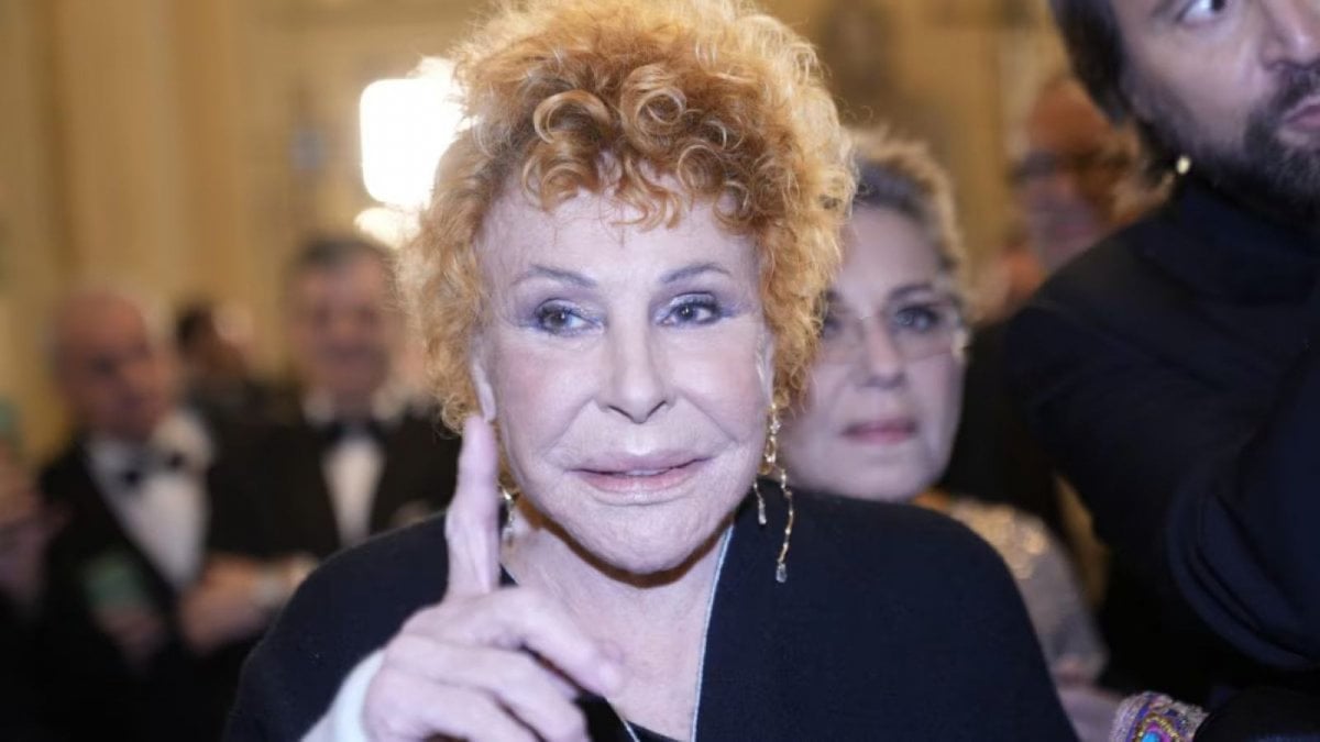 Una Giornata Particolare: stasera l’ultima intervista a Ornella Vanoni e la Roma di Nerone e San Pietro Una Giornata Particolare: stasera l’ultima intervista a Ornella Vanoni e la Roma di Nerone e San Pietro