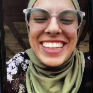 Put Your Soul on Your Hand and Walk - Prendi in mano l’anima e cammina: un primo piano di Fatima