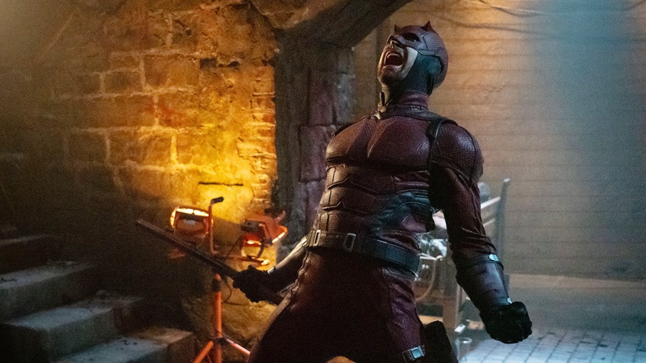 Daredevil: Rinascita, Charlie Cox in una scena del trailer