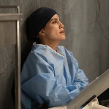 Natalie Morales è in pericolo nella premiere di Grey's Anatomy 22