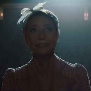 Marty Supreme: Gwyneth Paltrow in una scena